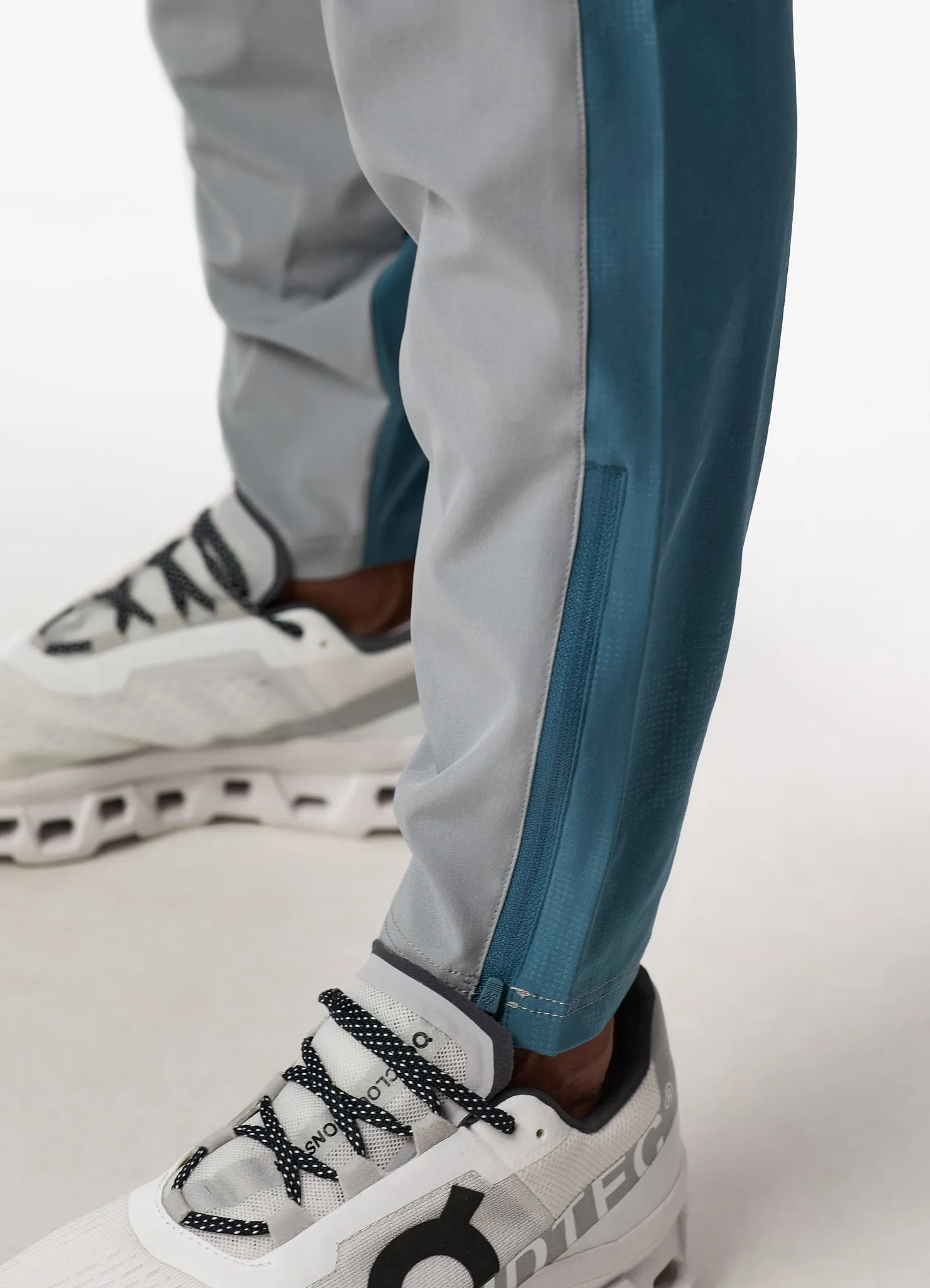 Gym King Debossed Camo Woven Tracksuit - Cloudy Grey/Lake Blue