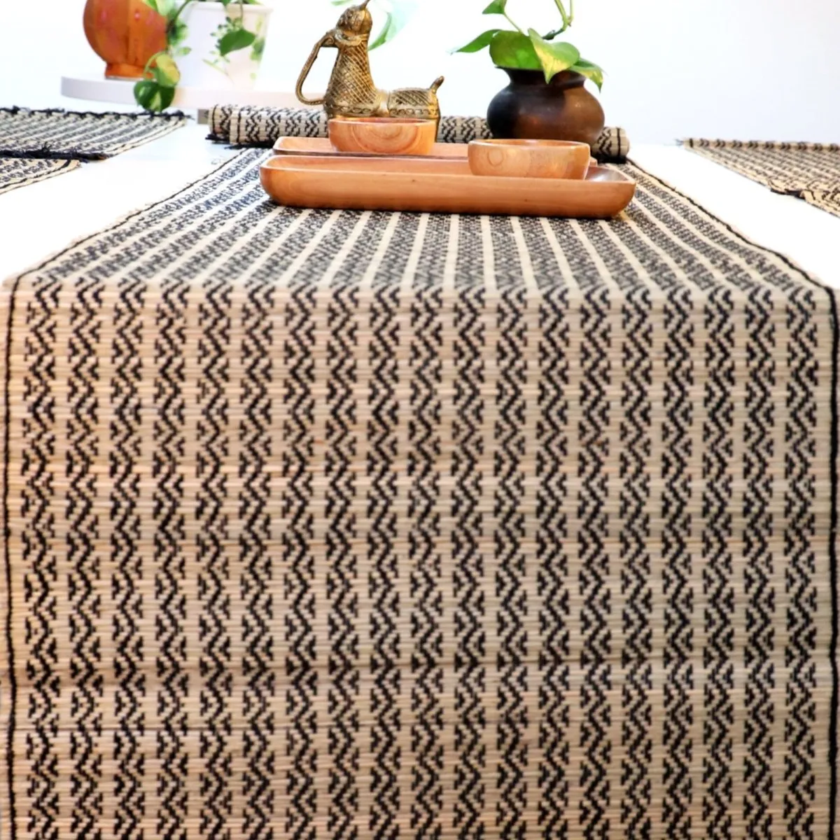 Handmade Dining Table Mats and Table Runner in Black (Set of 6/4) | Eco Friendly Tableware Sustainably Handwoven from Natural Grass