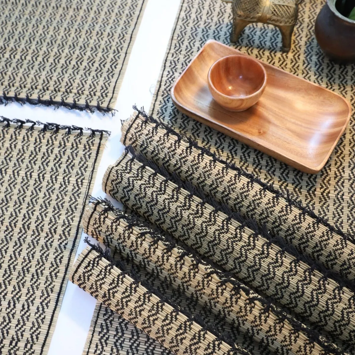 Handmade Dining Table Mats and Table Runner in Black (Set of 6/4) | Eco Friendly Tableware Sustainably Handwoven from Natural Grass