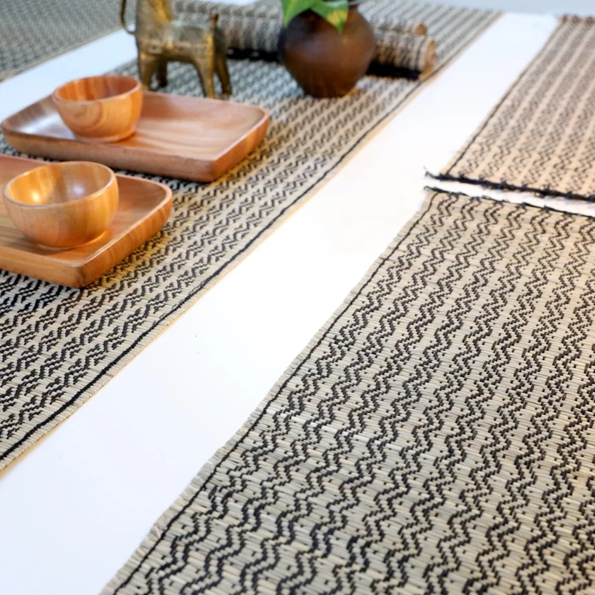 Handmade Dining Table Mats and Table Runner in Black (Set of 6/4) | Eco Friendly Tableware Sustainably Handwoven from Natural Grass