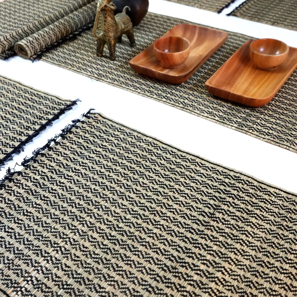 Handmade Dining Table Mats and Table Runner in Black (Set of 6/4) | Eco Friendly Tableware Sustainably Handwoven from Natural Grass